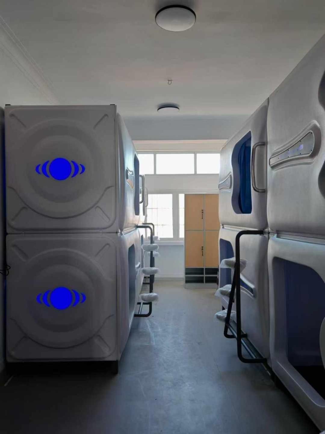 Hostel Space Capsule 马德里 外观 照片