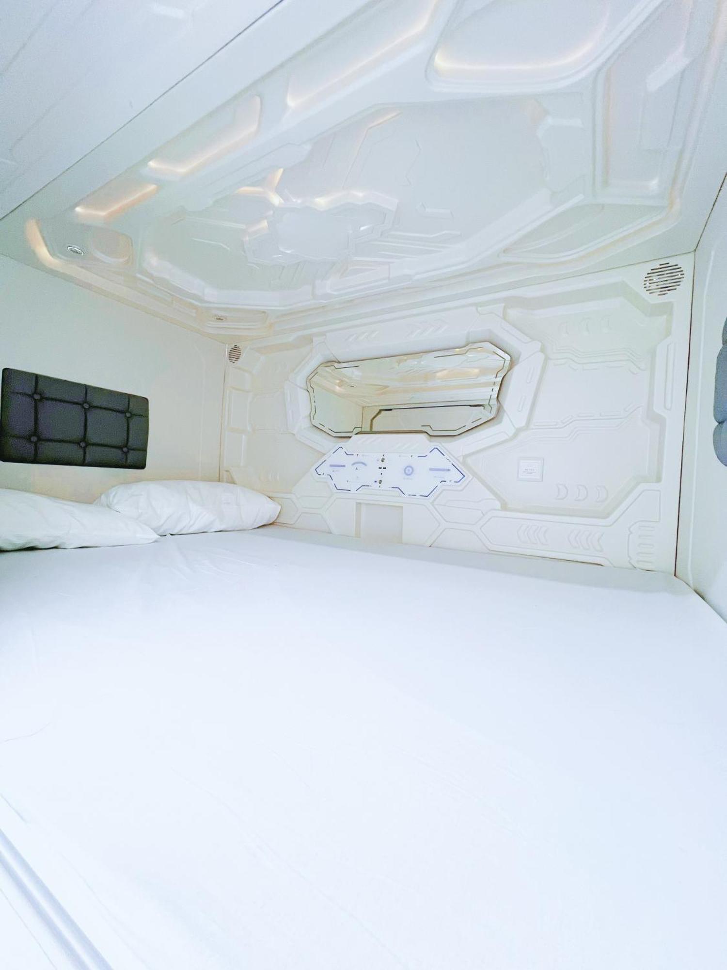 Hostel Space Capsule 马德里 外观 照片