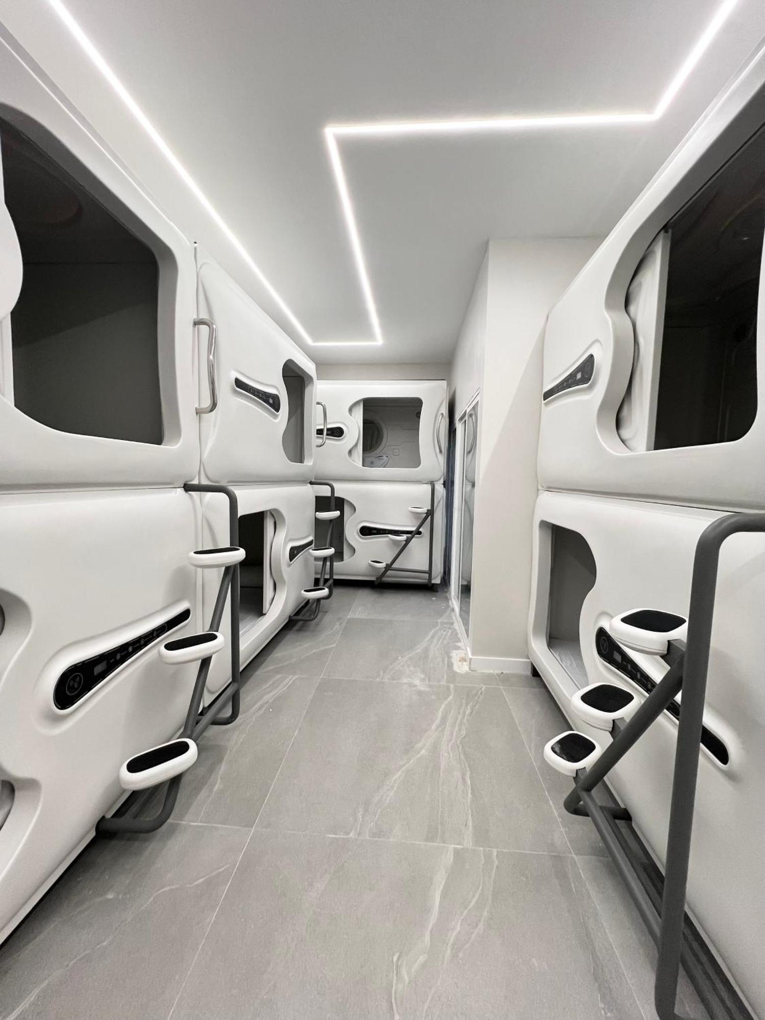 Hostel Space Capsule 马德里 外观 照片