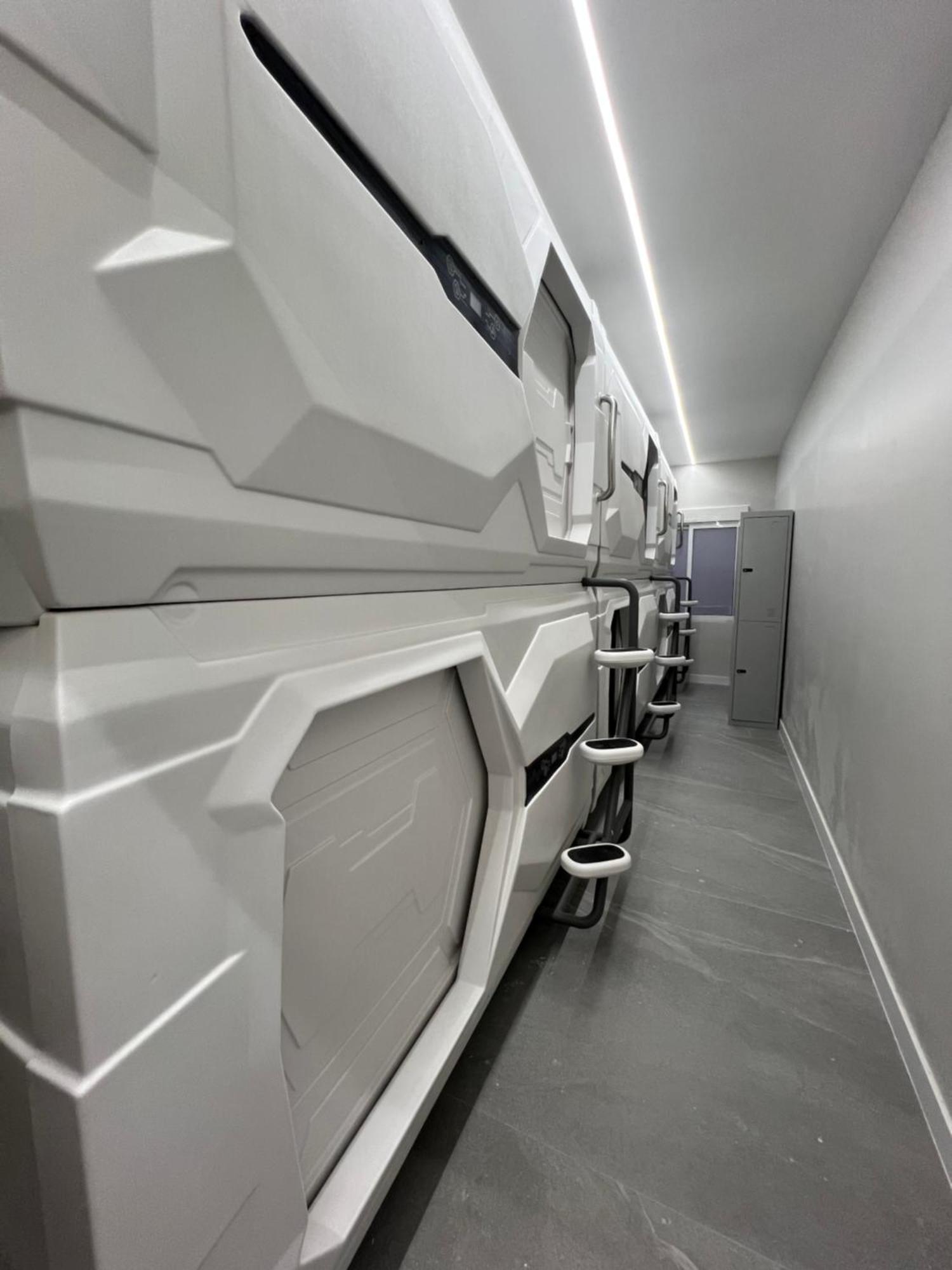 Hostel Space Capsule 马德里 外观 照片