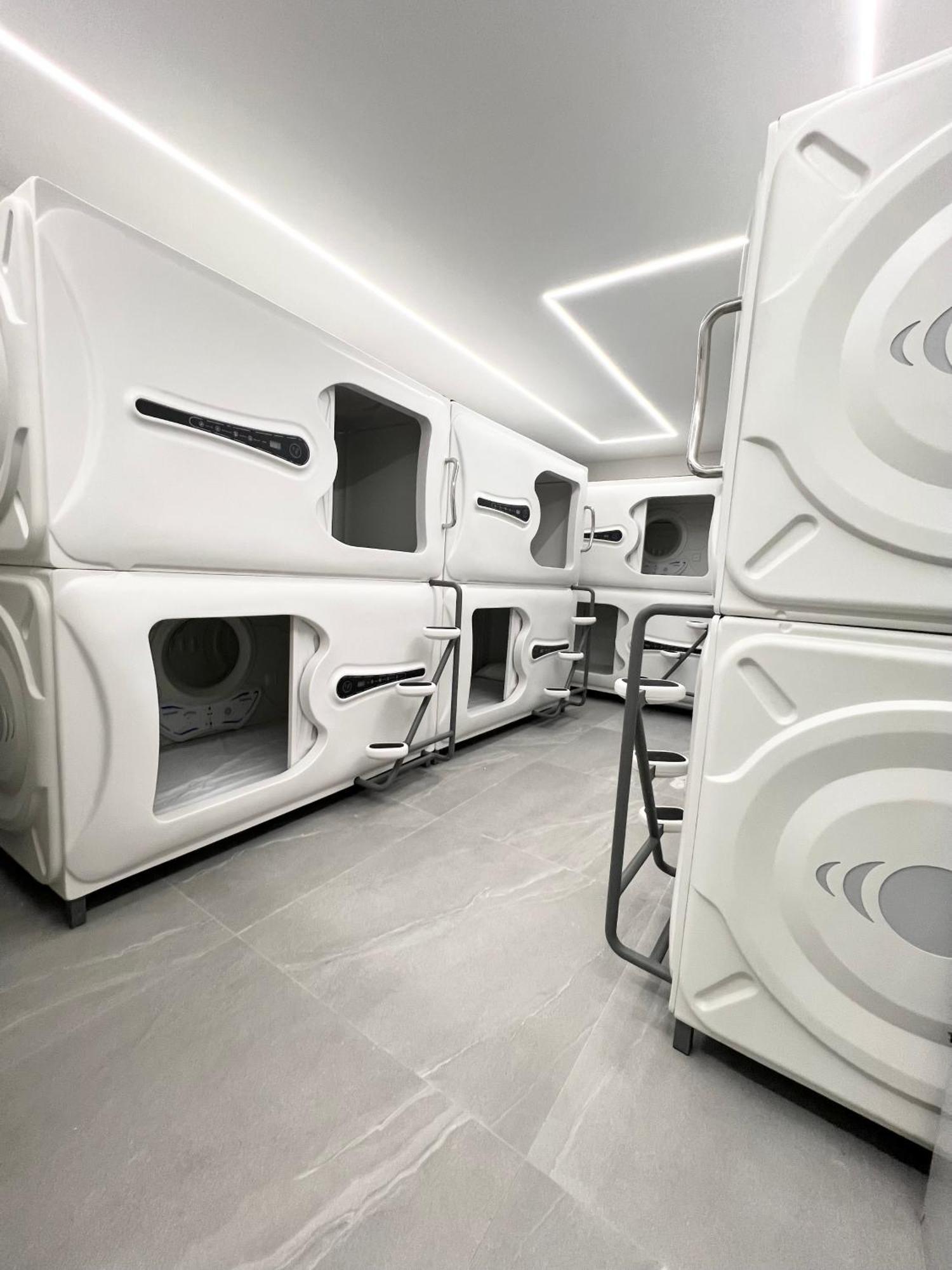 Hostel Space Capsule 马德里 外观 照片