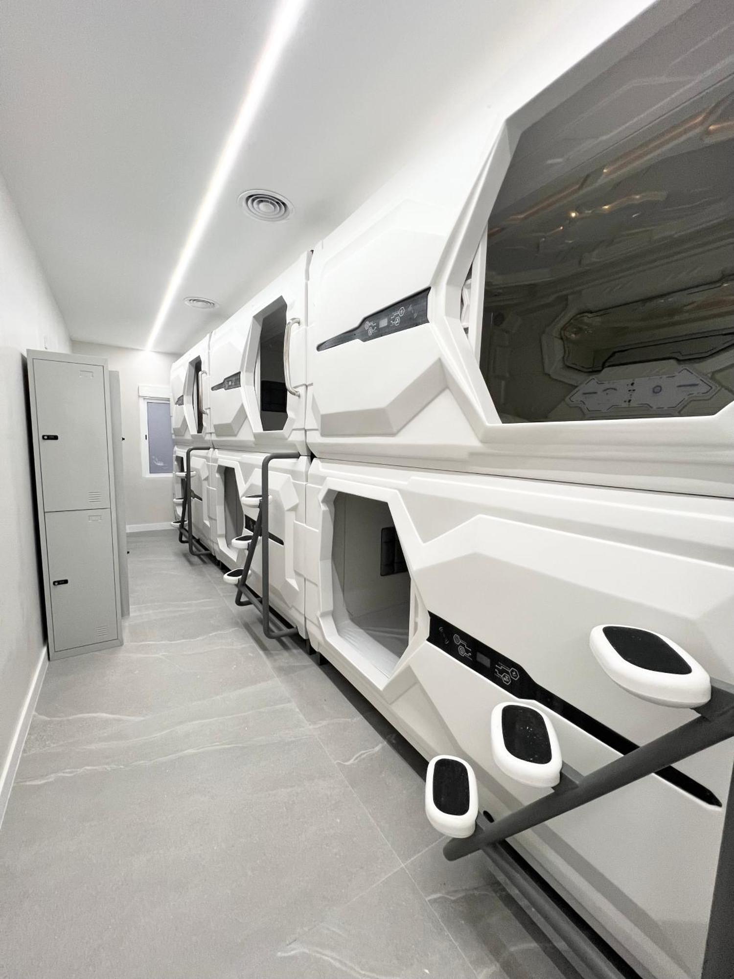 Hostel Space Capsule 马德里 外观 照片