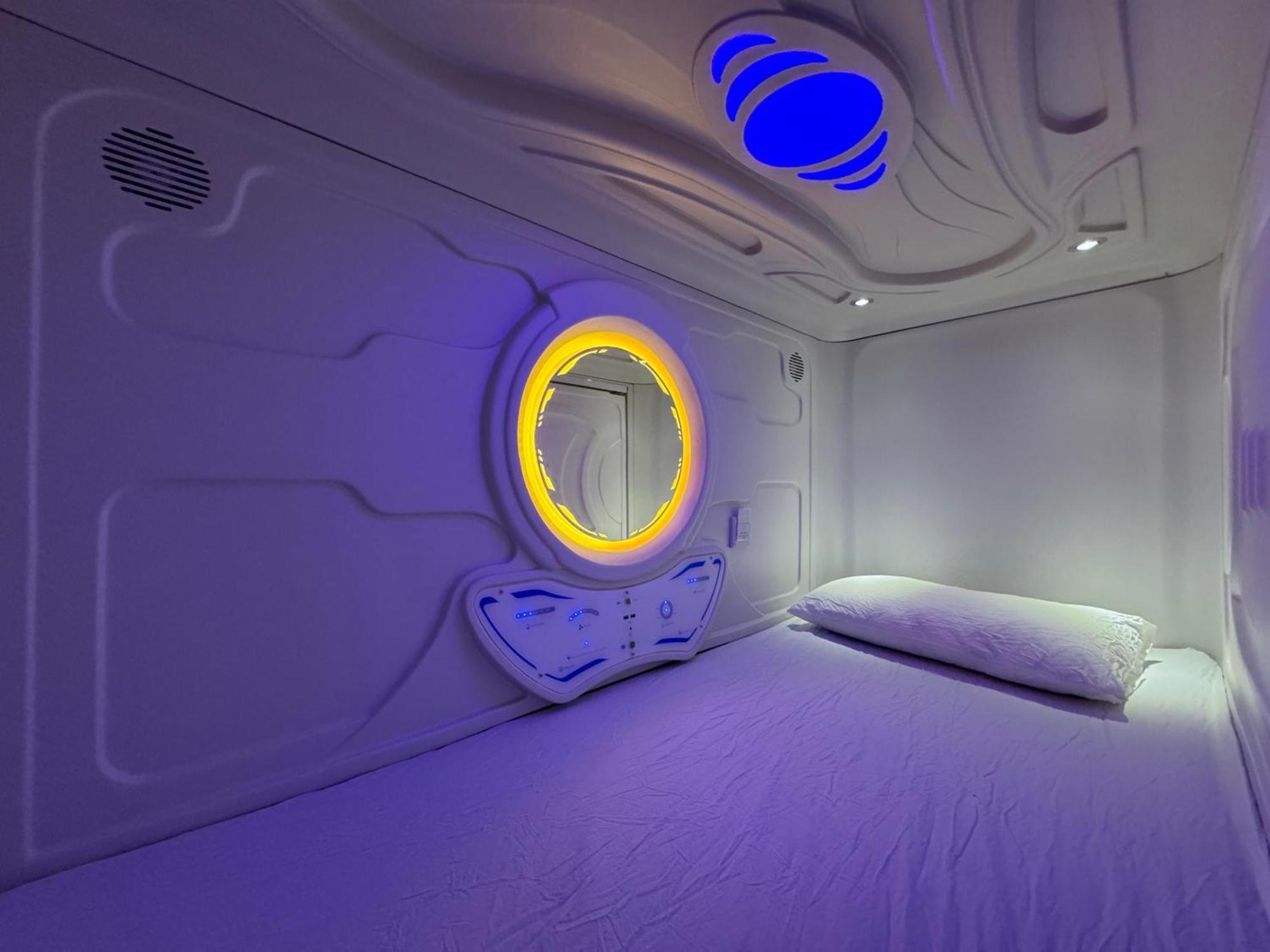 Hostel Space Capsule 马德里 外观 照片