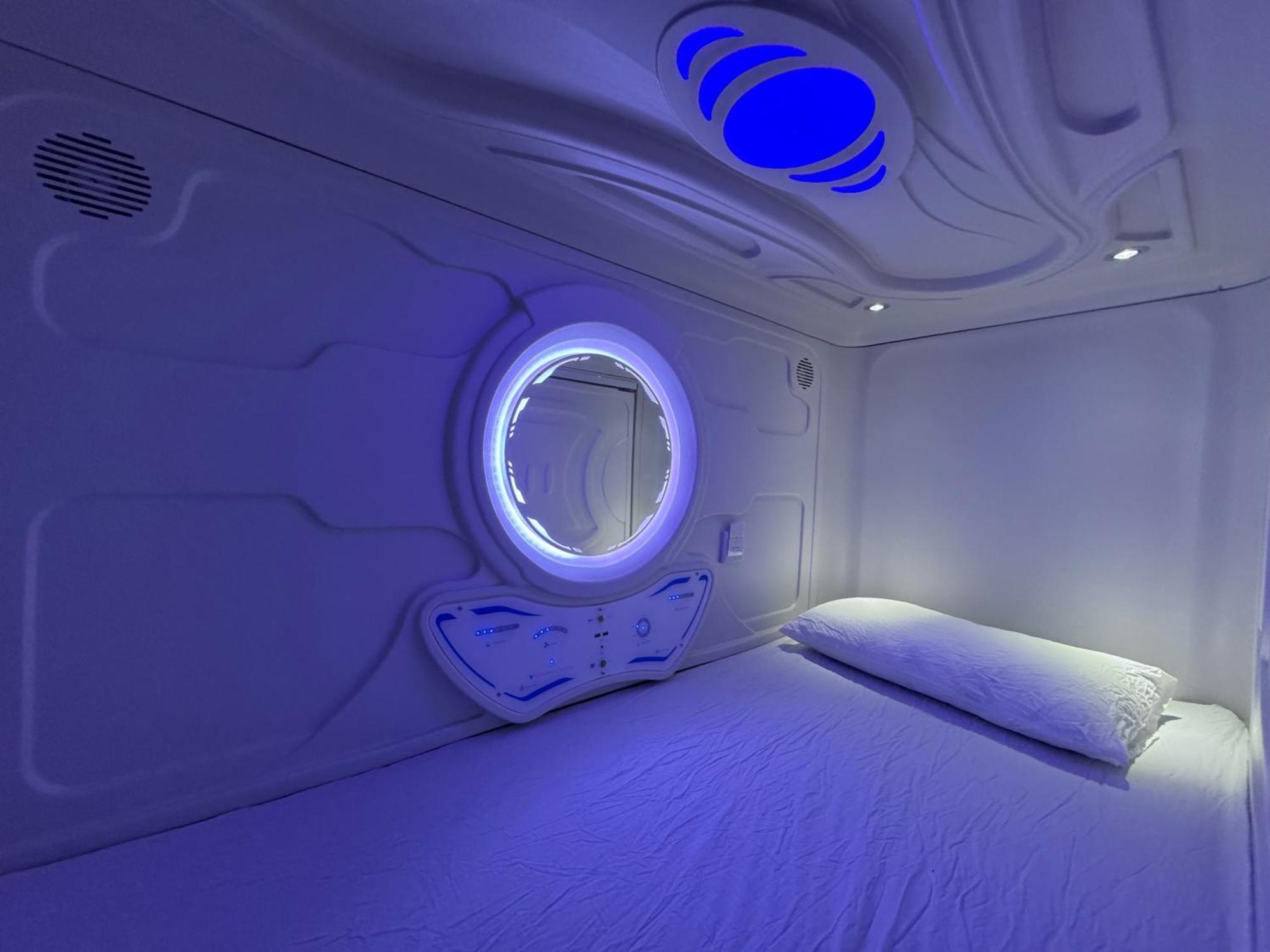 Hostel Space Capsule 马德里 外观 照片