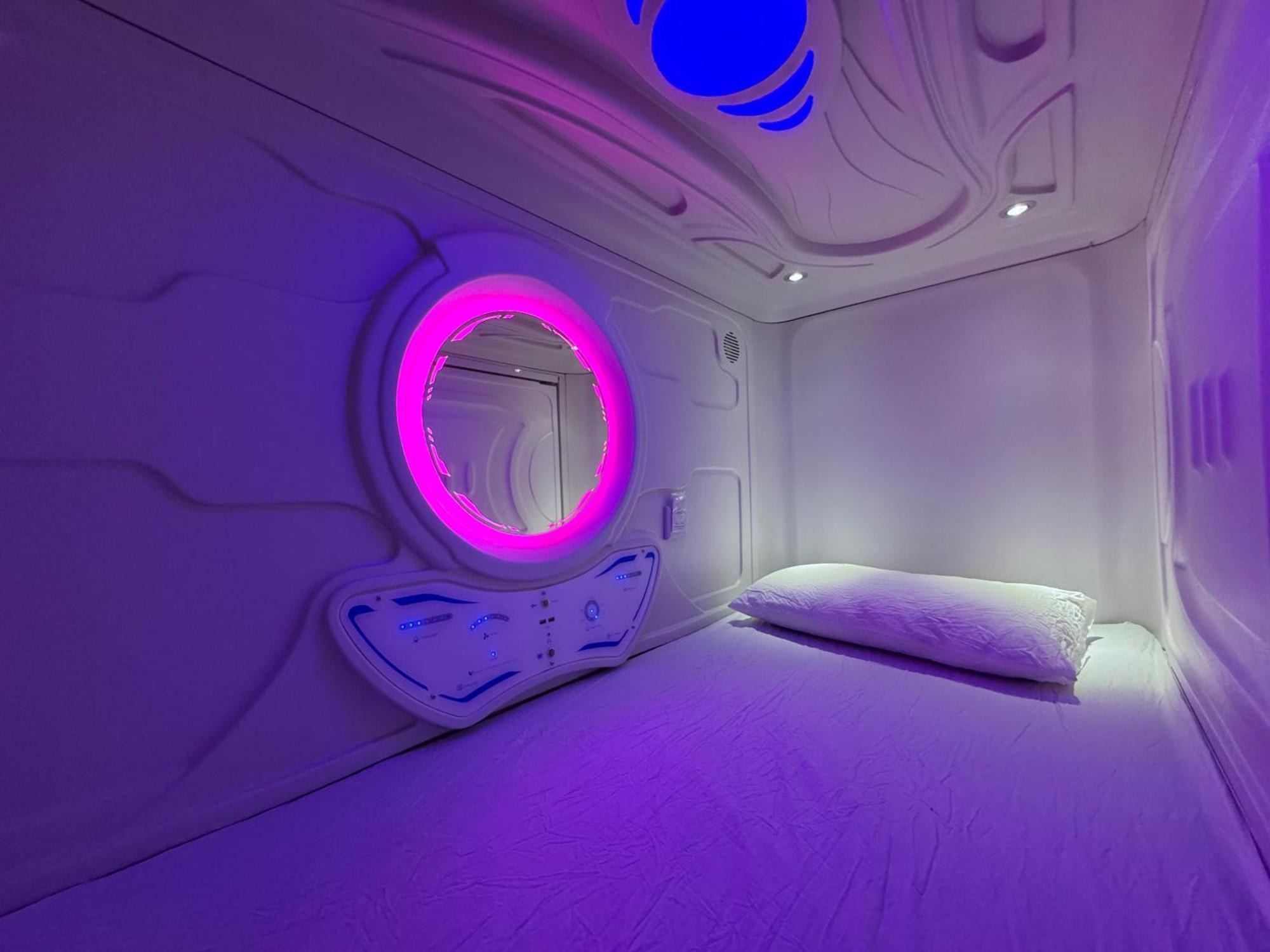 Hostel Space Capsule 马德里 外观 照片