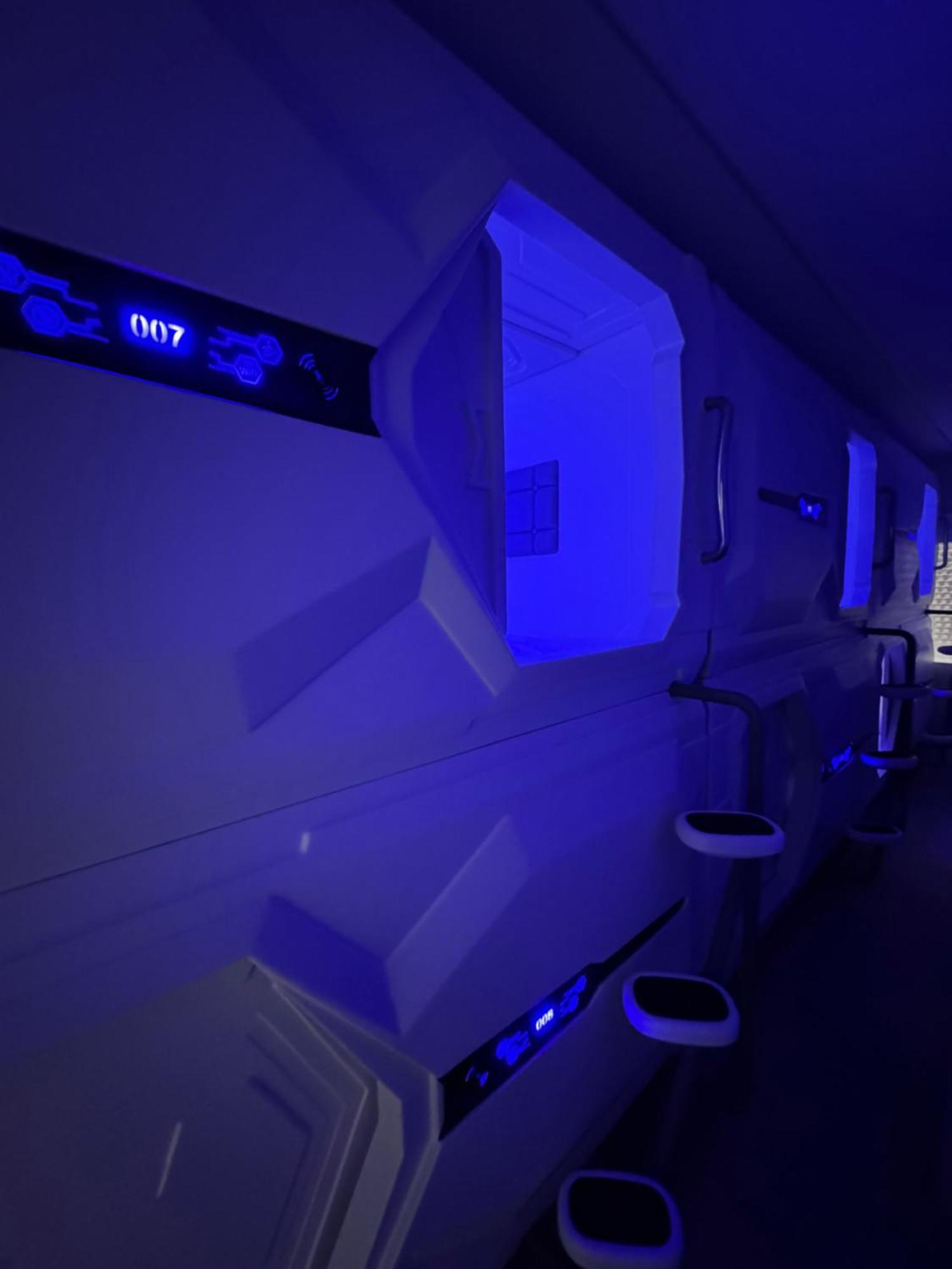Hostel Space Capsule 马德里 外观 照片