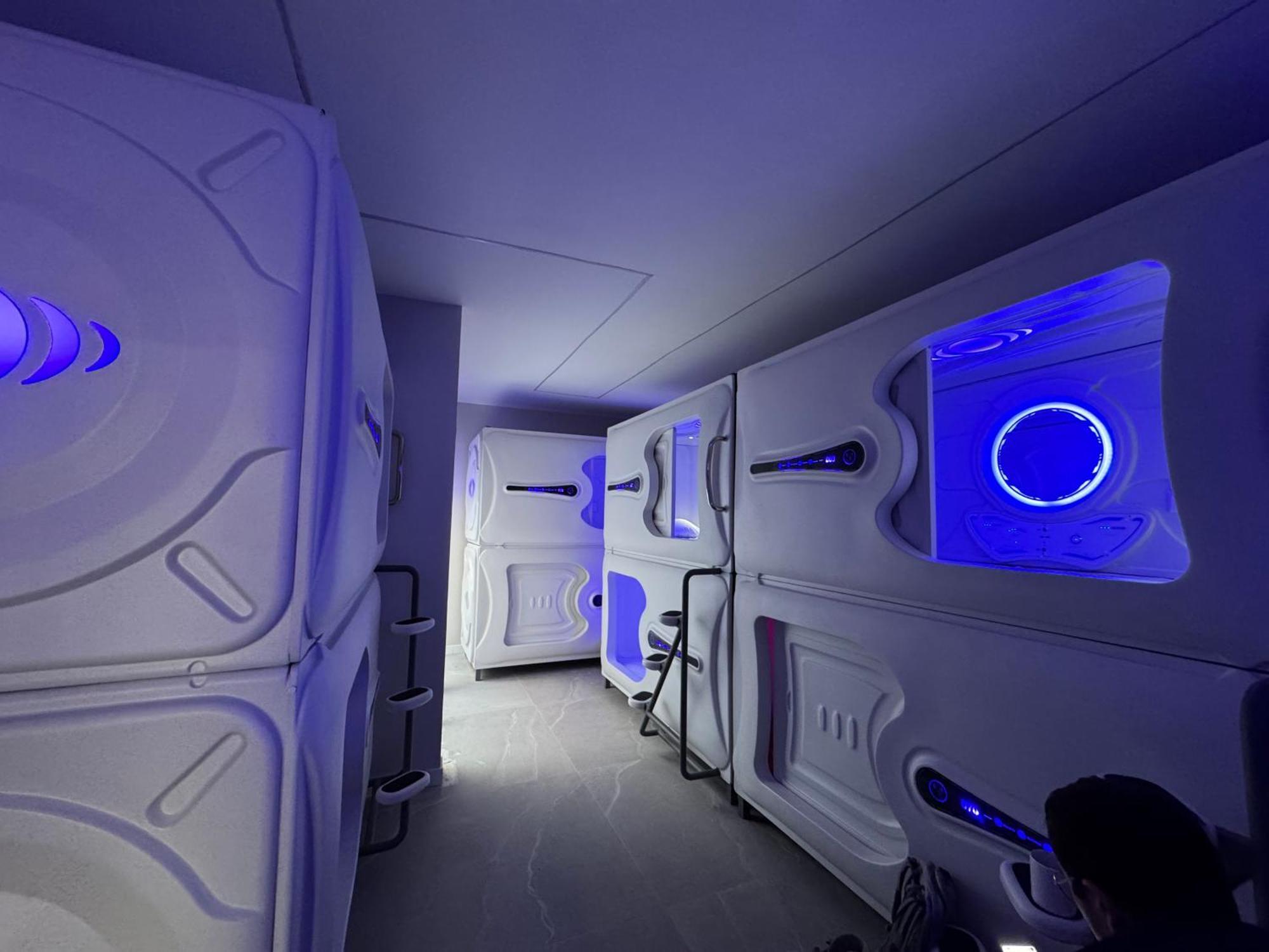 Hostel Space Capsule 马德里 外观 照片