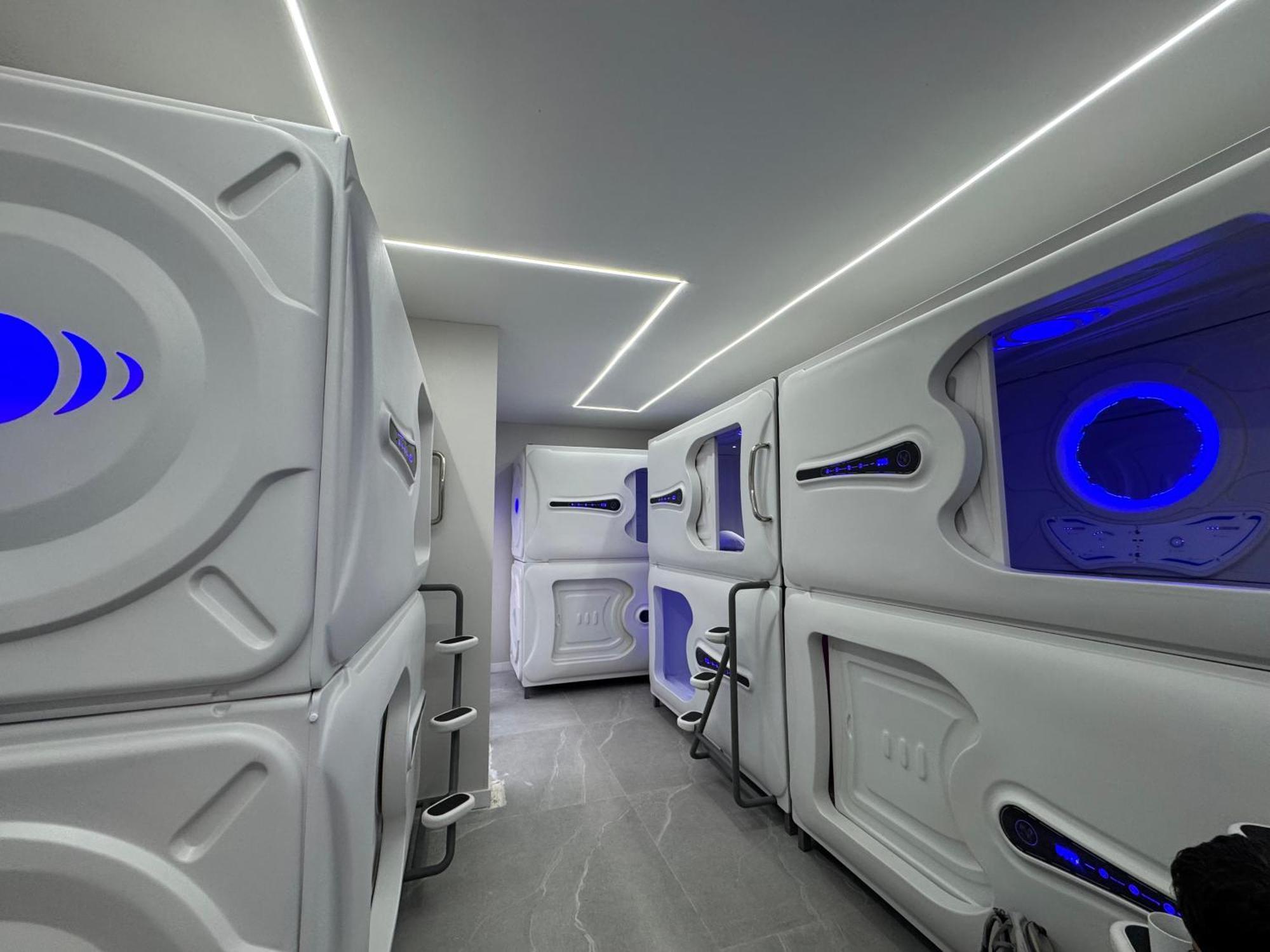 Hostel Space Capsule 马德里 外观 照片