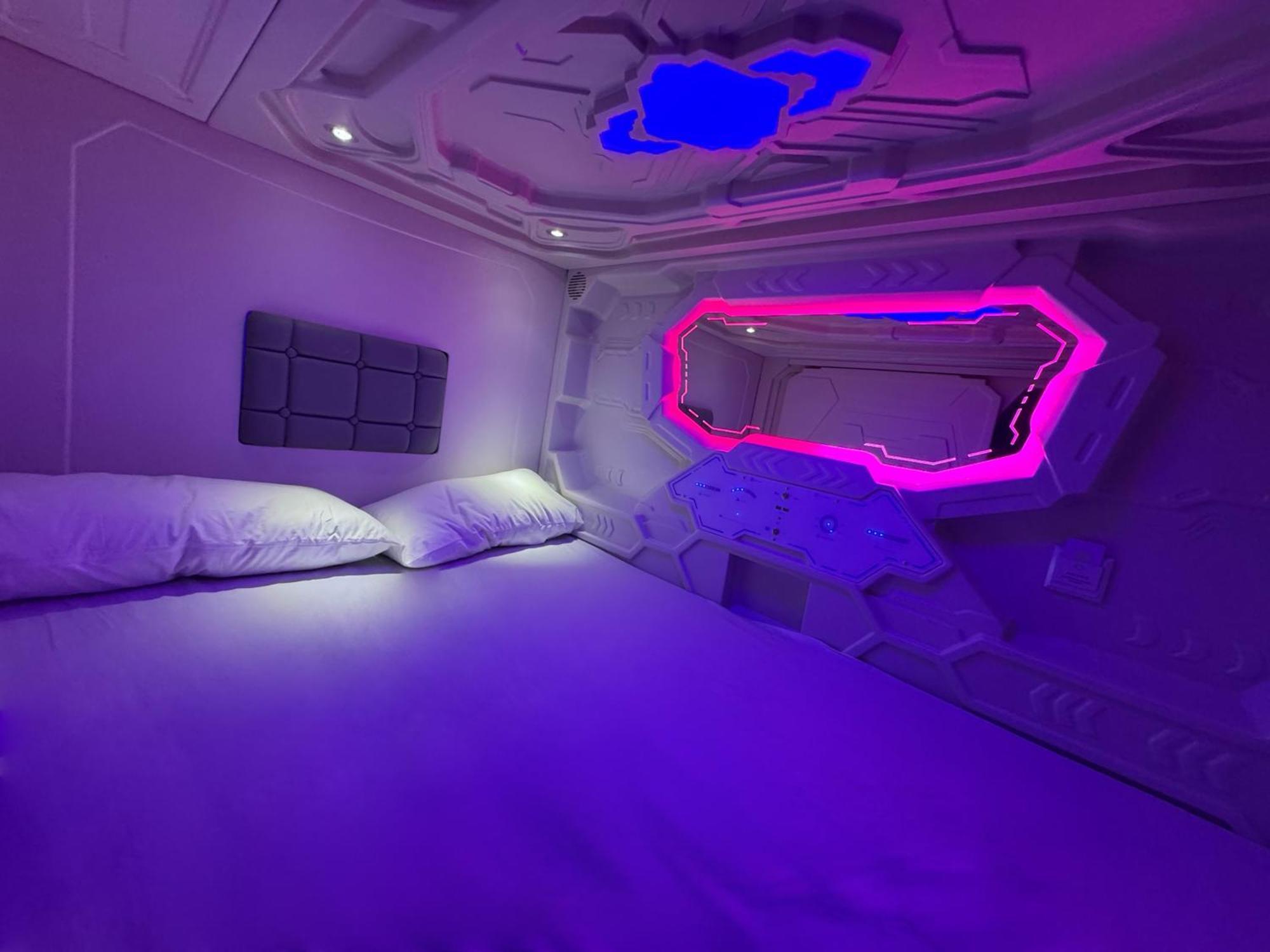 Hostel Space Capsule 马德里 外观 照片